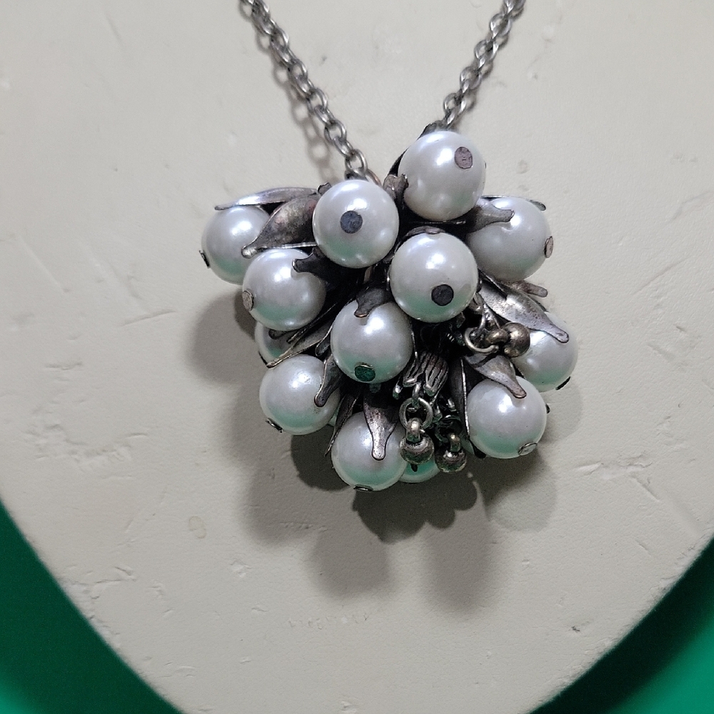 Elegant Silver Pearl Cluster Necklace
